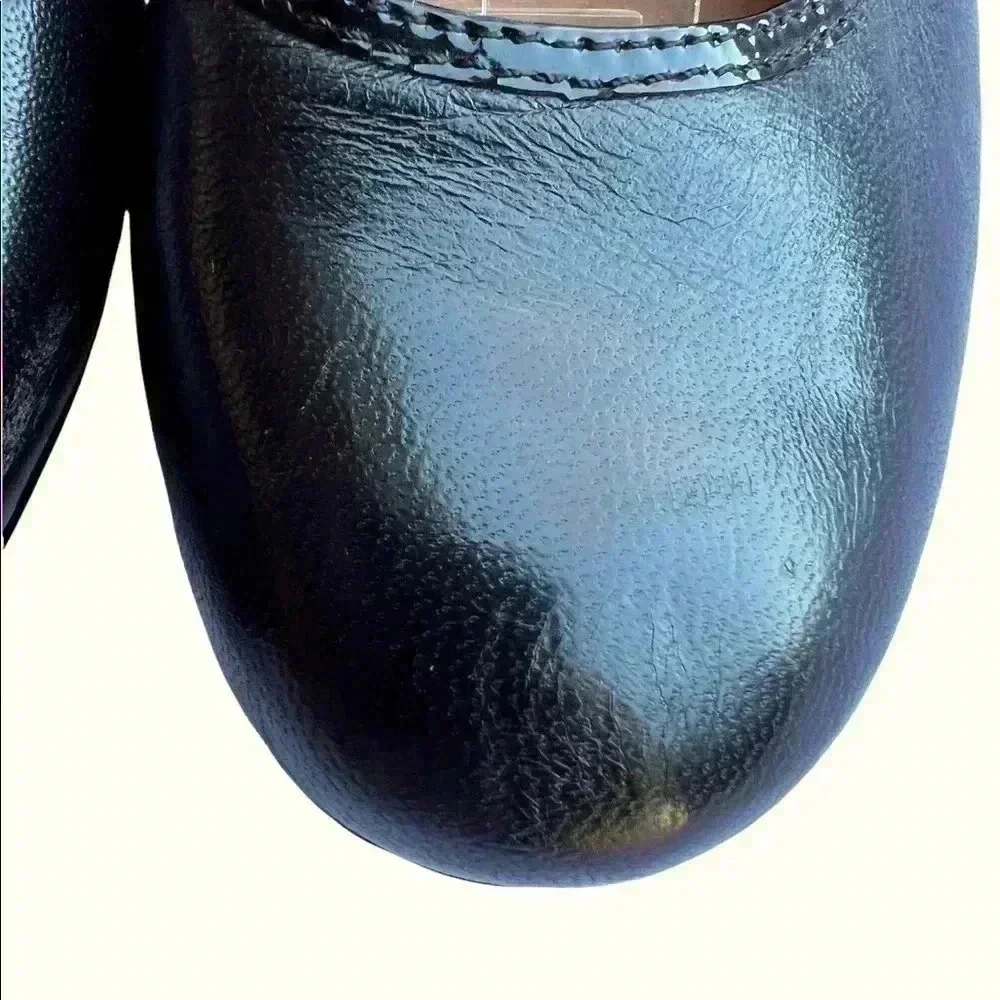Sofft Black MARY JANES Size 7.5 Narrow!! Crease in leather at the toe Left shoe.